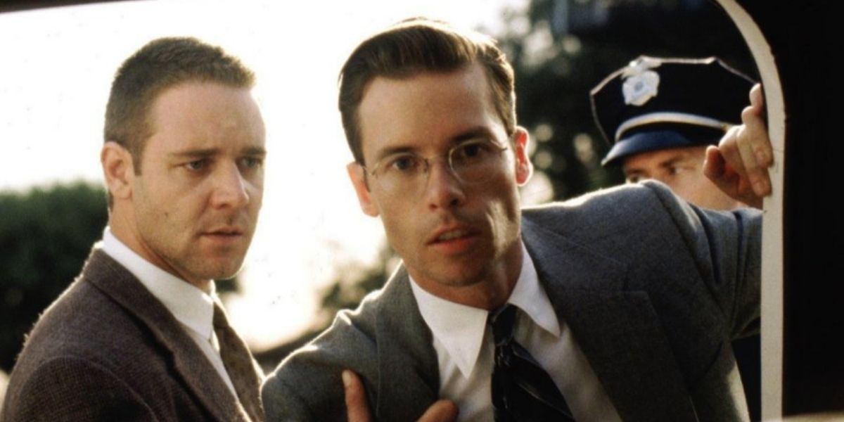 Bud and Exley looking at something inside a car in L.A. Confidential.