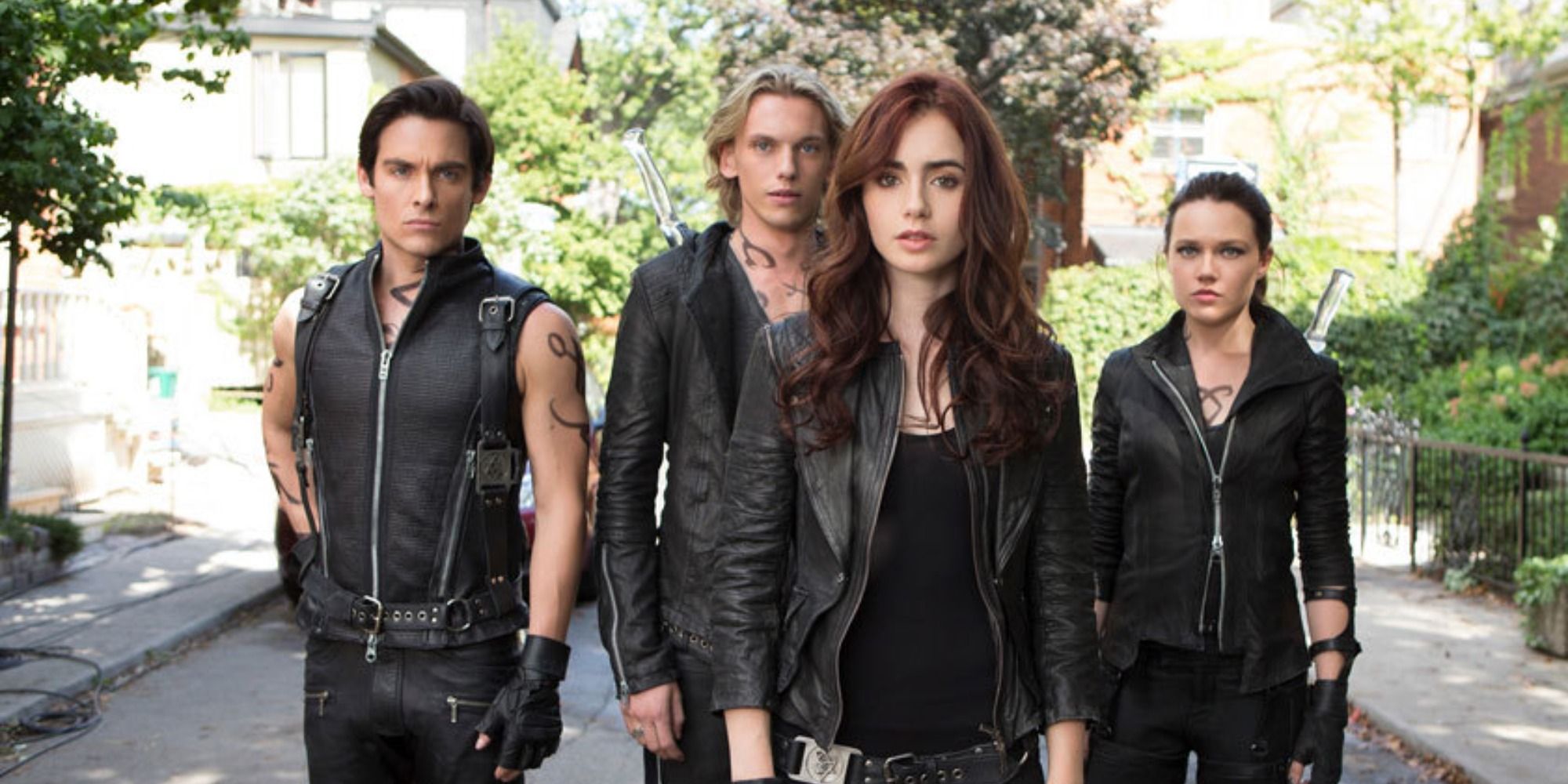 Lily Collins dan Jamie Campbell Bower dalam The Mortal Instruments