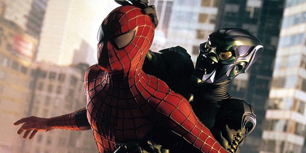 Spider-man struggles with Green Goblin in Spider-man (2002)