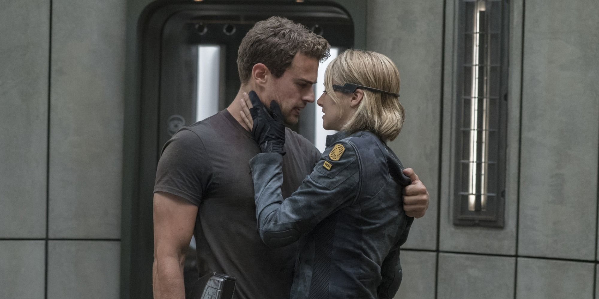 Theo James and Shailene Woodley in Divergent: Allegiant