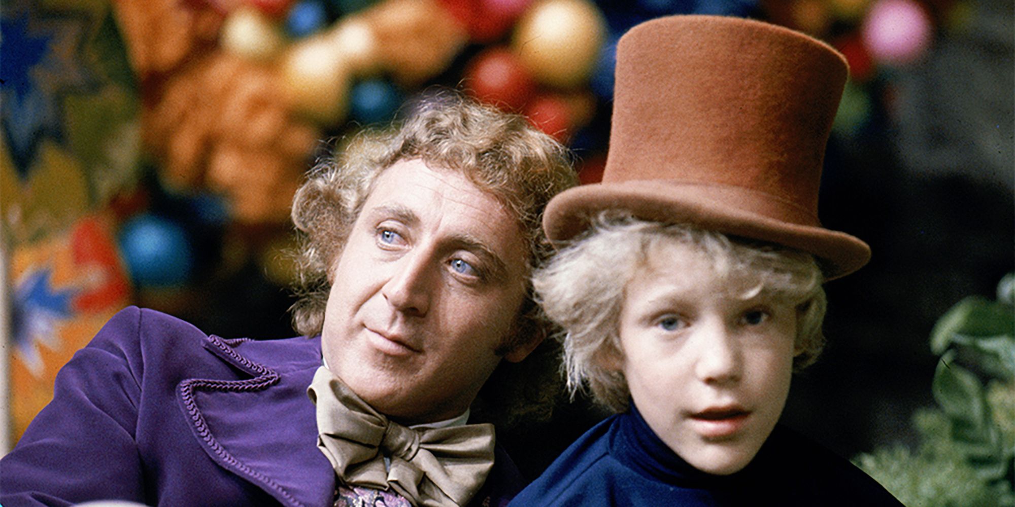 Willy Wonka et Charlie à la chocolaterie dans Willy Wonka et la chocolaterie.
