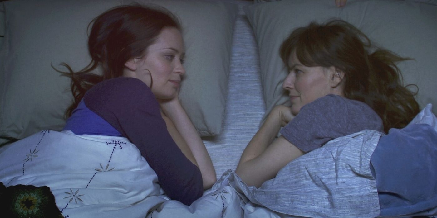 Iris and Hannah in bed together talking in Your Sister's Sister