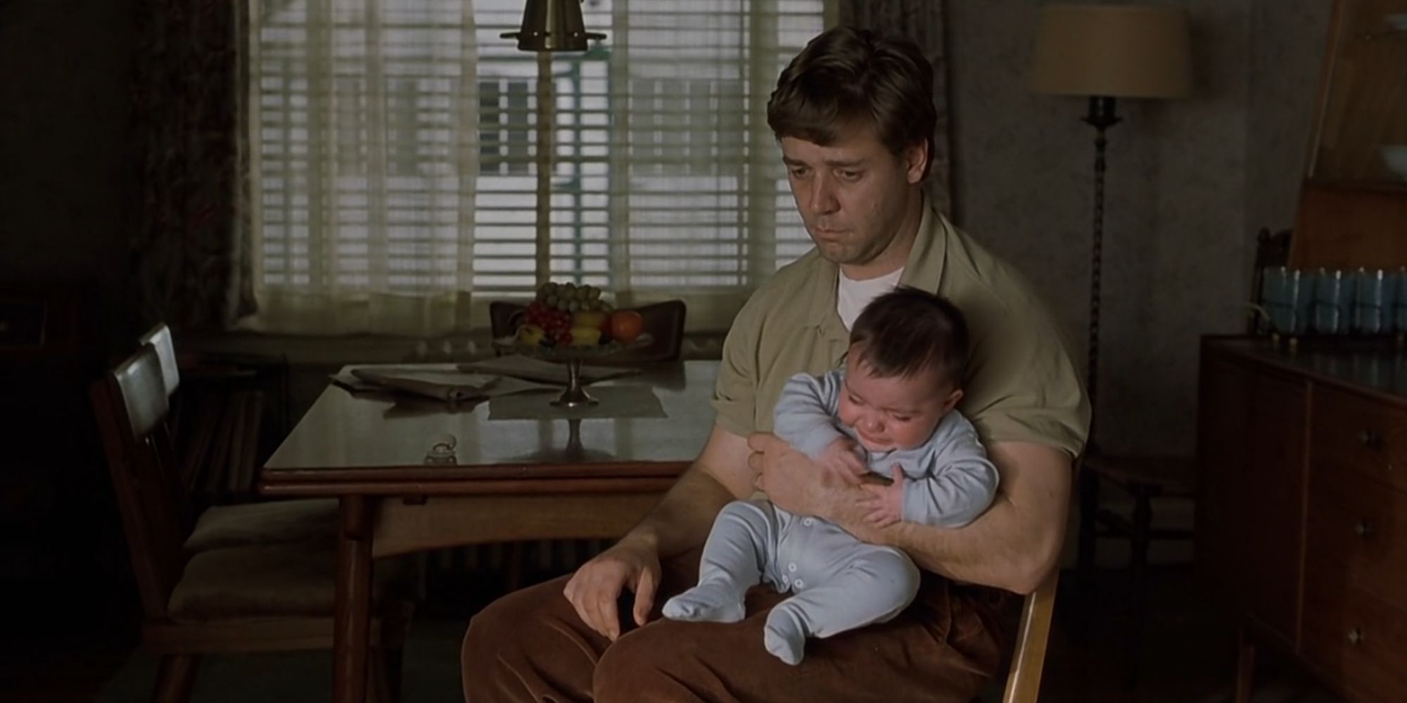 John Nash (Russell Crowe) cradles his son