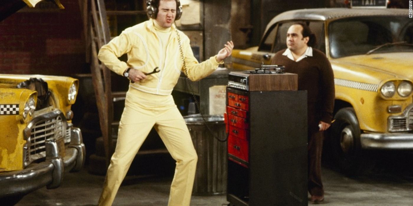 Andy Kaufman as Latka Gravas and Danny DeVito as Louie De Palma in Taxi