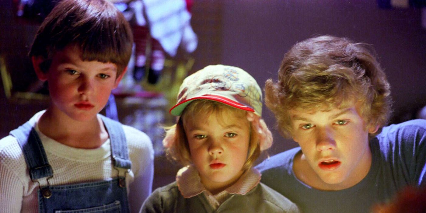 Eliot, Gertie, and Michael looking at something in awe in E.T. the Extra-Terrestrial.