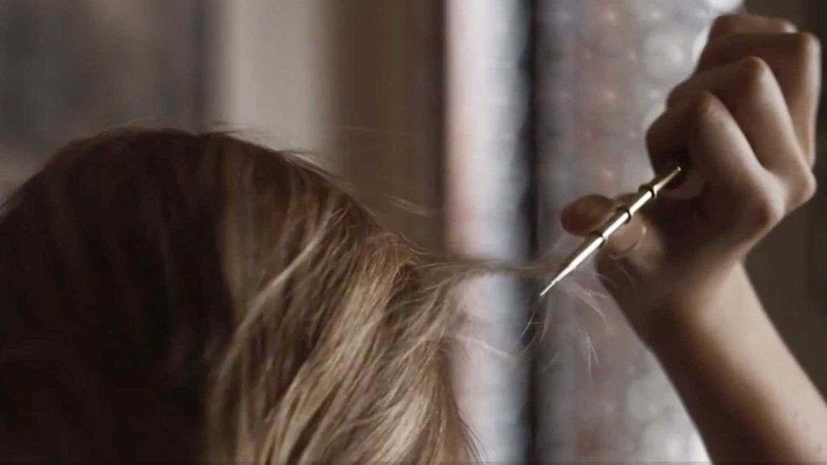 killing-eve-villanelle-hairpin-bbc-america