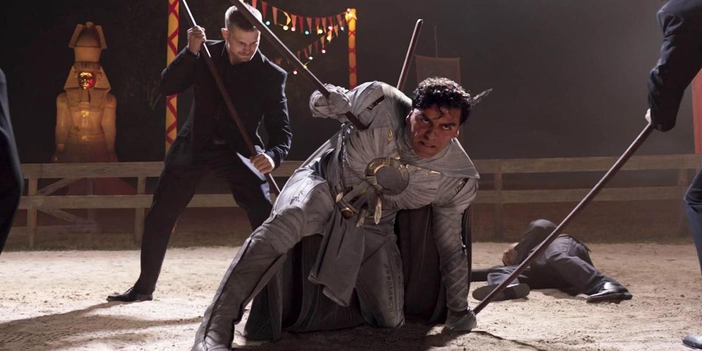 Oscar Isaac wears a superhero outfit and fights opponents with long staffs in Moon Knight Episode 3.
