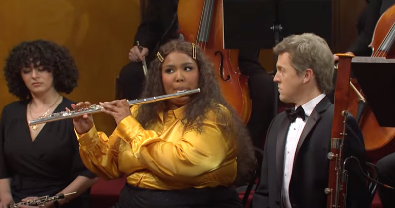 Snl Lizzo Uses Her Flute Skills To Save The Orchestra