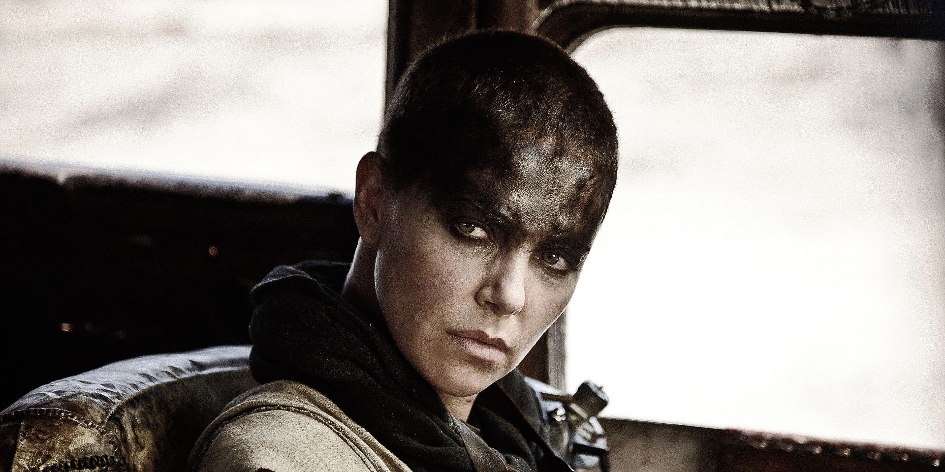 Charlize Theron en Furiosa dans Mad Max : Fury Road