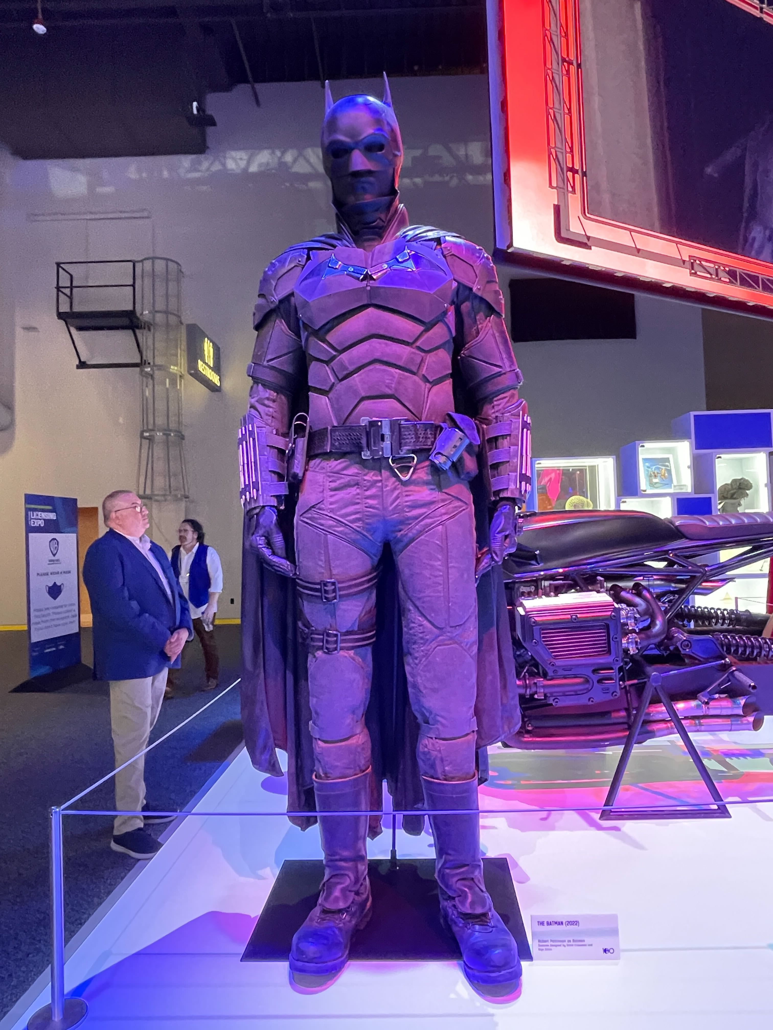 the batman robert pattinson costume