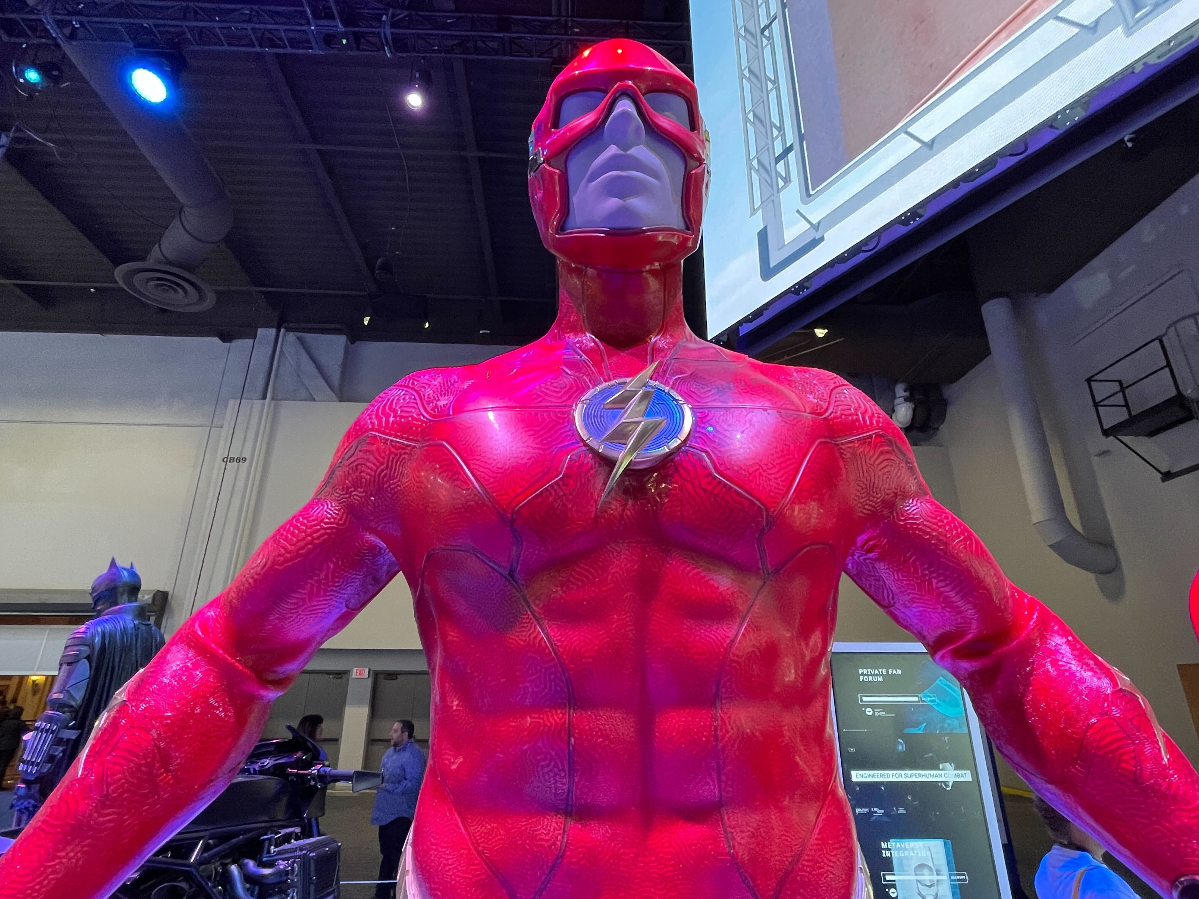 the flash movie costume ezra miller