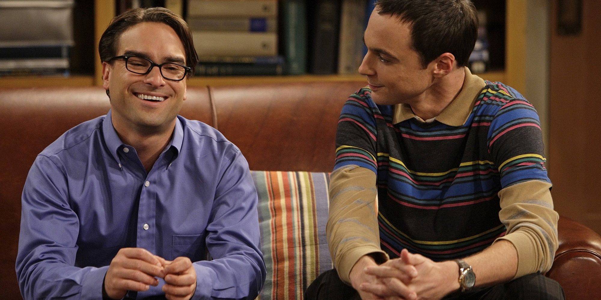 Leonard (Johny Galecki) and Sheldon (Jim Parsons) from The Big Bang Theory sit on the couch and smile