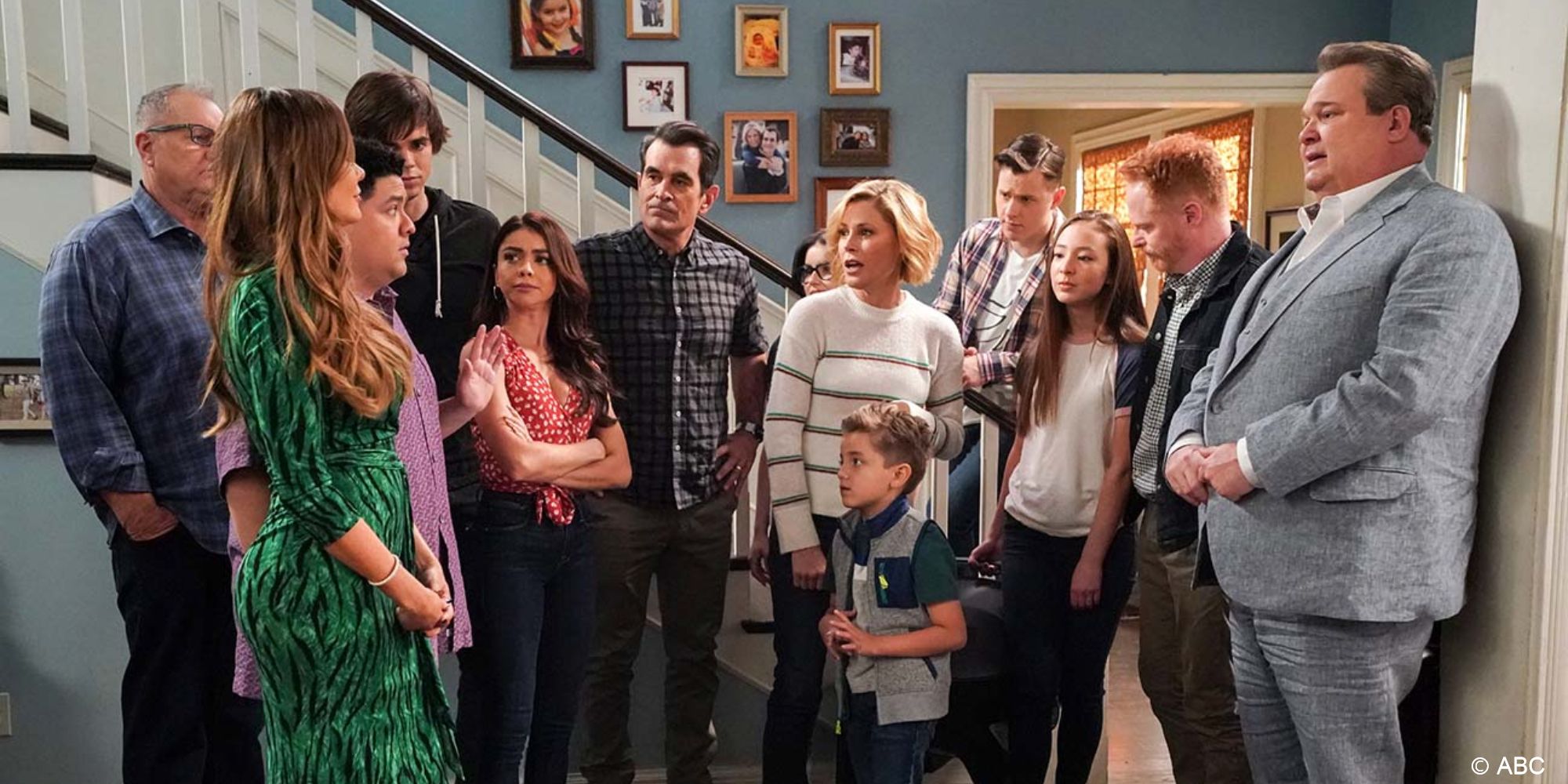 Modern Family_Family standing around Dunphy living room