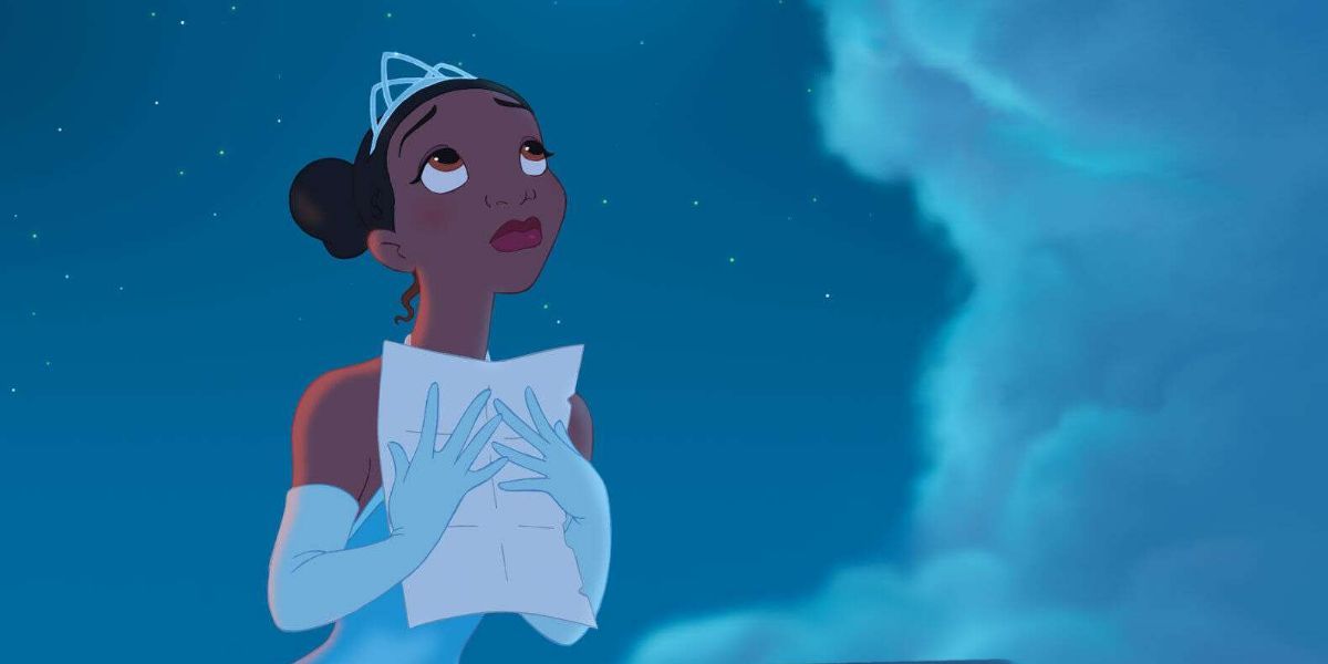 La princesse Disney animée Tiana tient une lettre sur son cœur alors qu'elle regarde le ciel nocturne.
