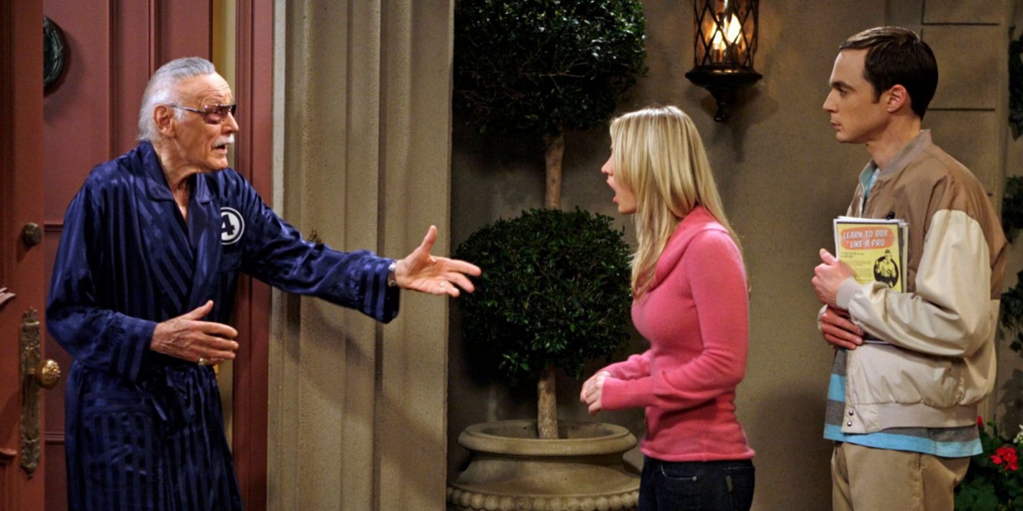 Stan Lee, Kaley Cuoco and Jim Parsons in The Big Bang Theory