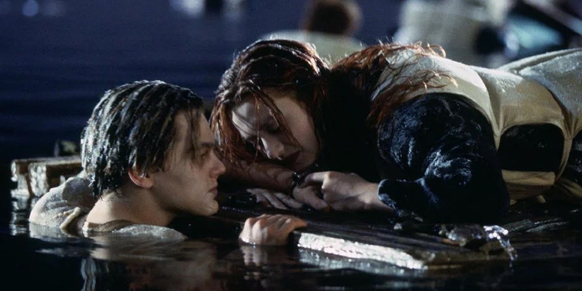 Leonardo DiCaprio como Jack y Kate Winslet como Rose pintaron en una puerta de madera al final de Titanic.