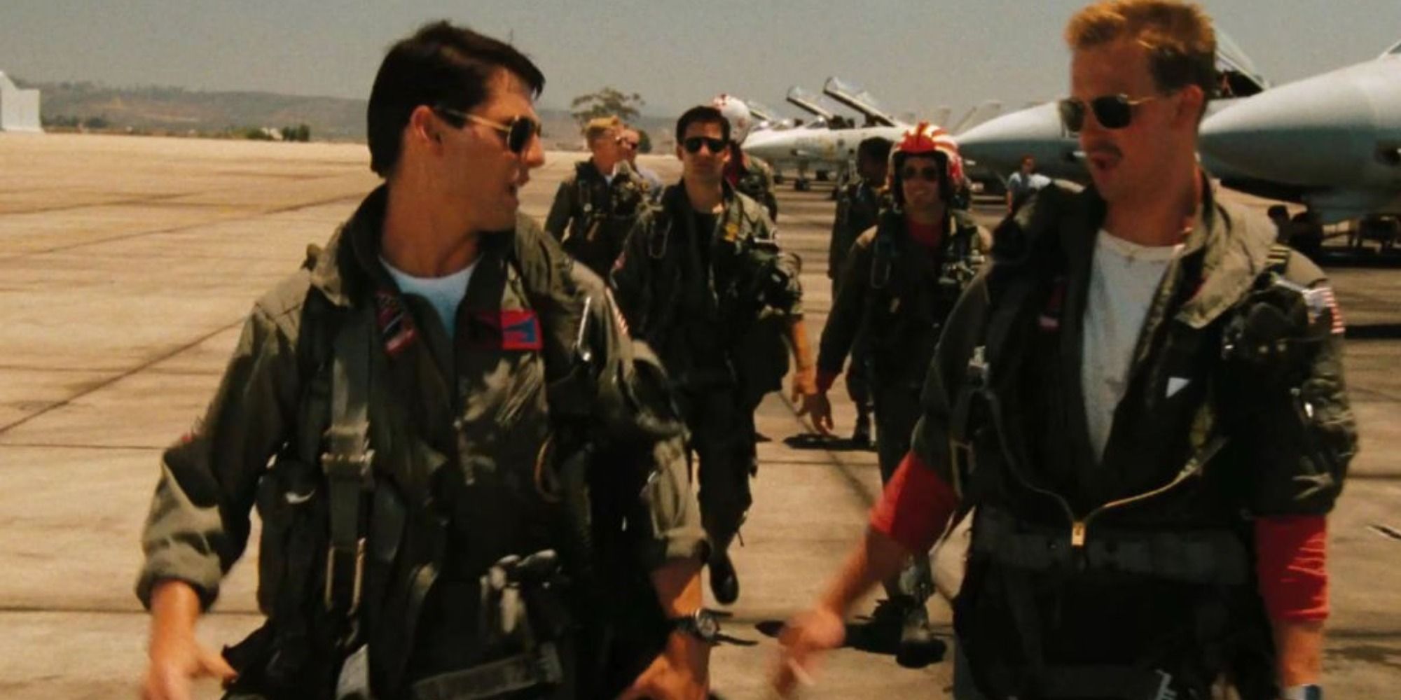 Tom Cruise and Anthony Edwards on the tarmac talking in Top Gun