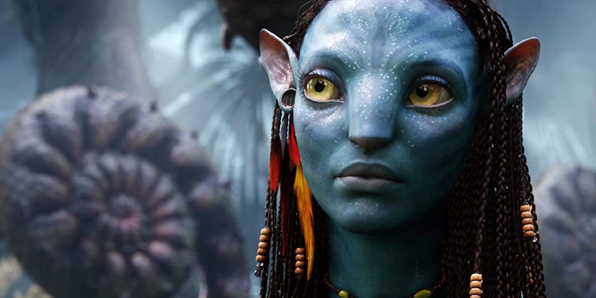 Zoe Saldana interpreta Neytiri no planeta de Pandora em Avatar.