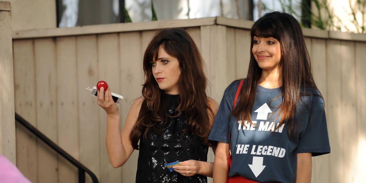 Zooey Deschanel and Hannah Simone as Jess and Cece in New Girl
