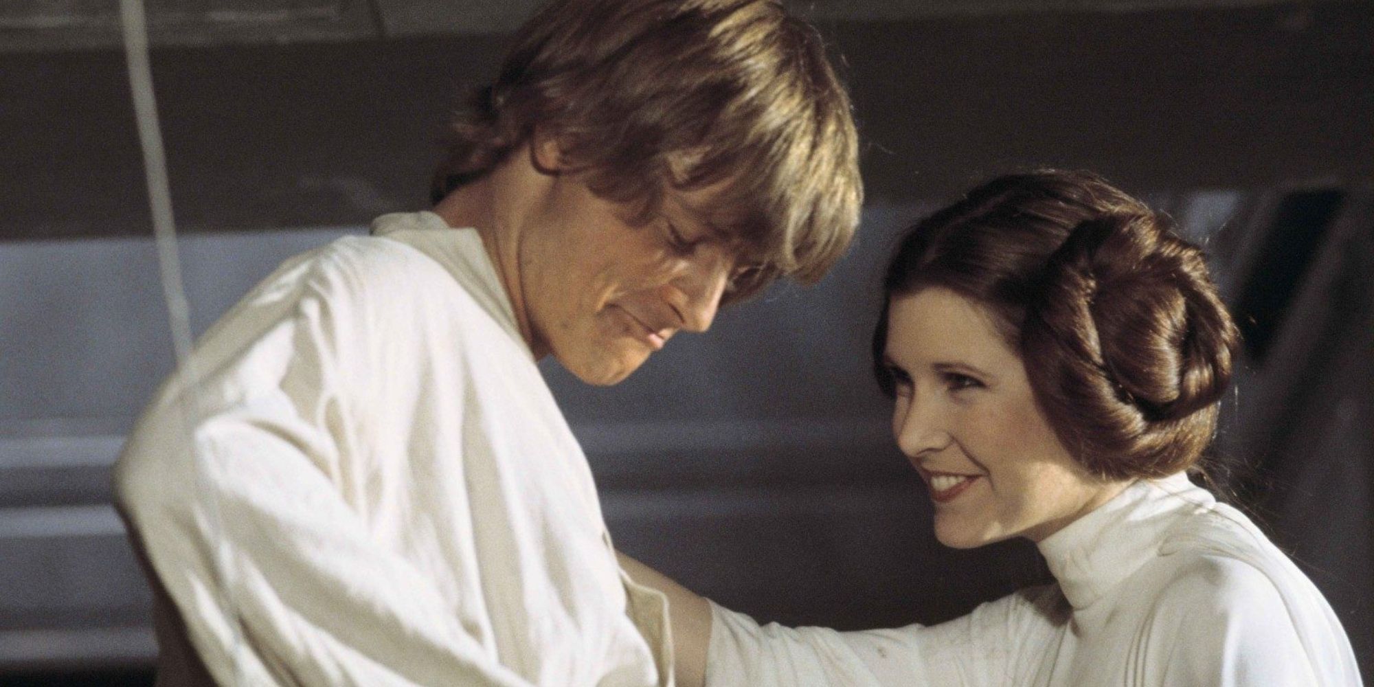 Mark Hamill et Carrie Fisher rient dans Star Wars : Un nouvel espoir