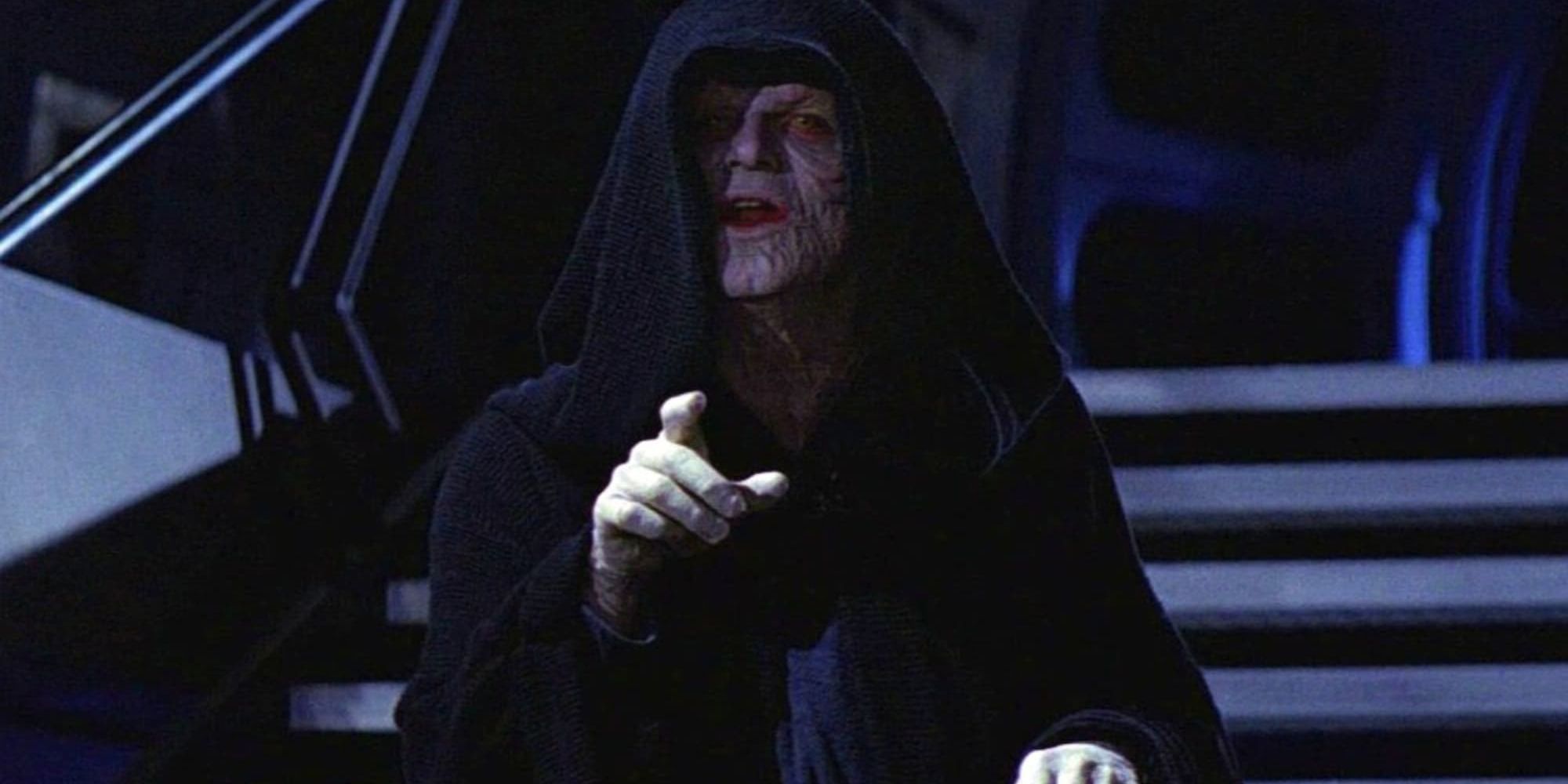 Palpatine (Ian McDiarmid) tente de faire basculer Luke Skywalker (Mark Hamill) du côté obscur.