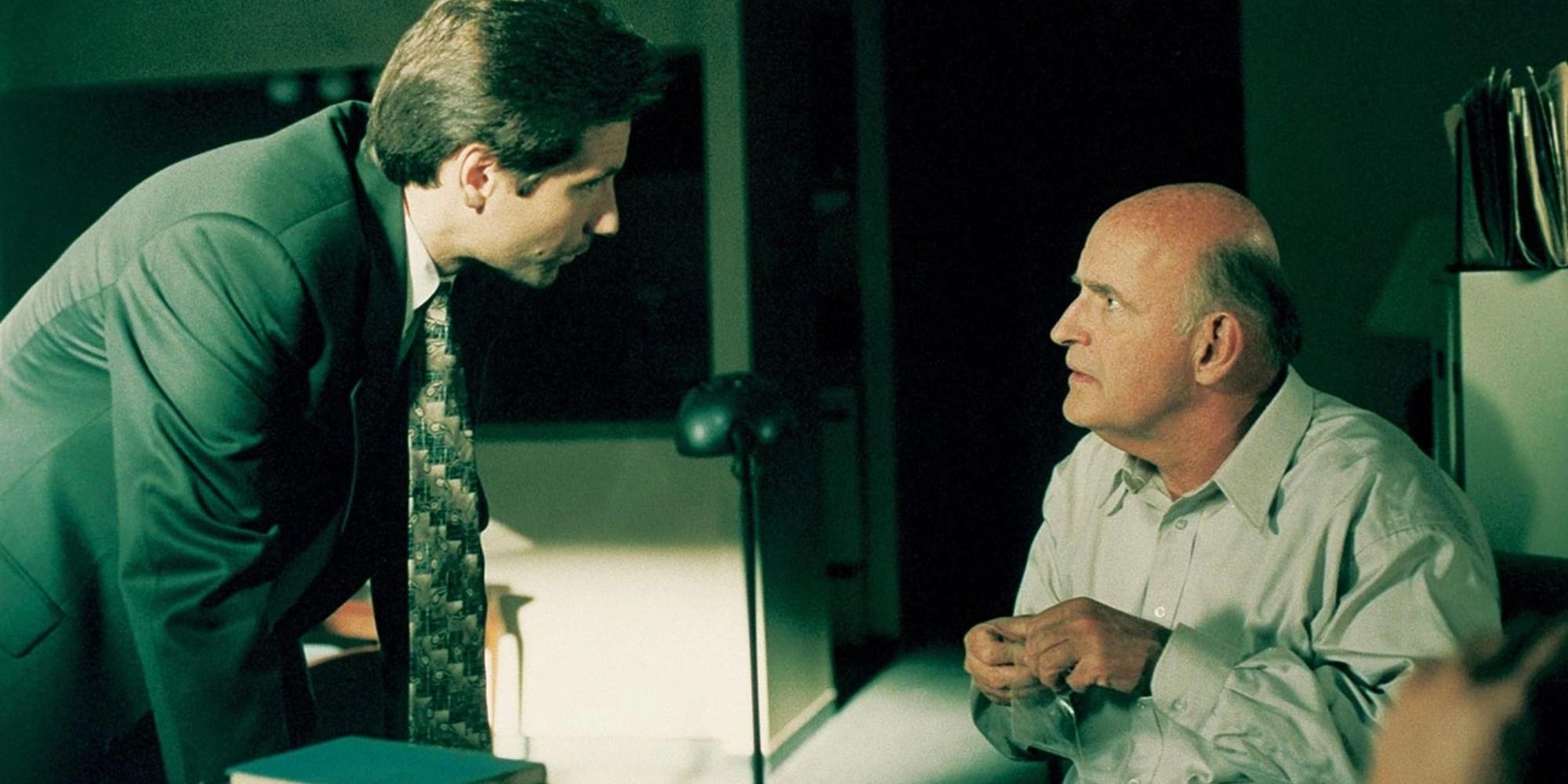 David Duchovny dan Peter Boyle dalam The X-Files - Istirahat Terakhir Clyde Bruckman