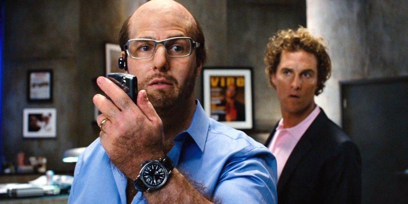 توم كروز في دور ليه غروسمان الذي يتجنب ماثيو ماكونهي بدور The Pecker in Tropic Thunder