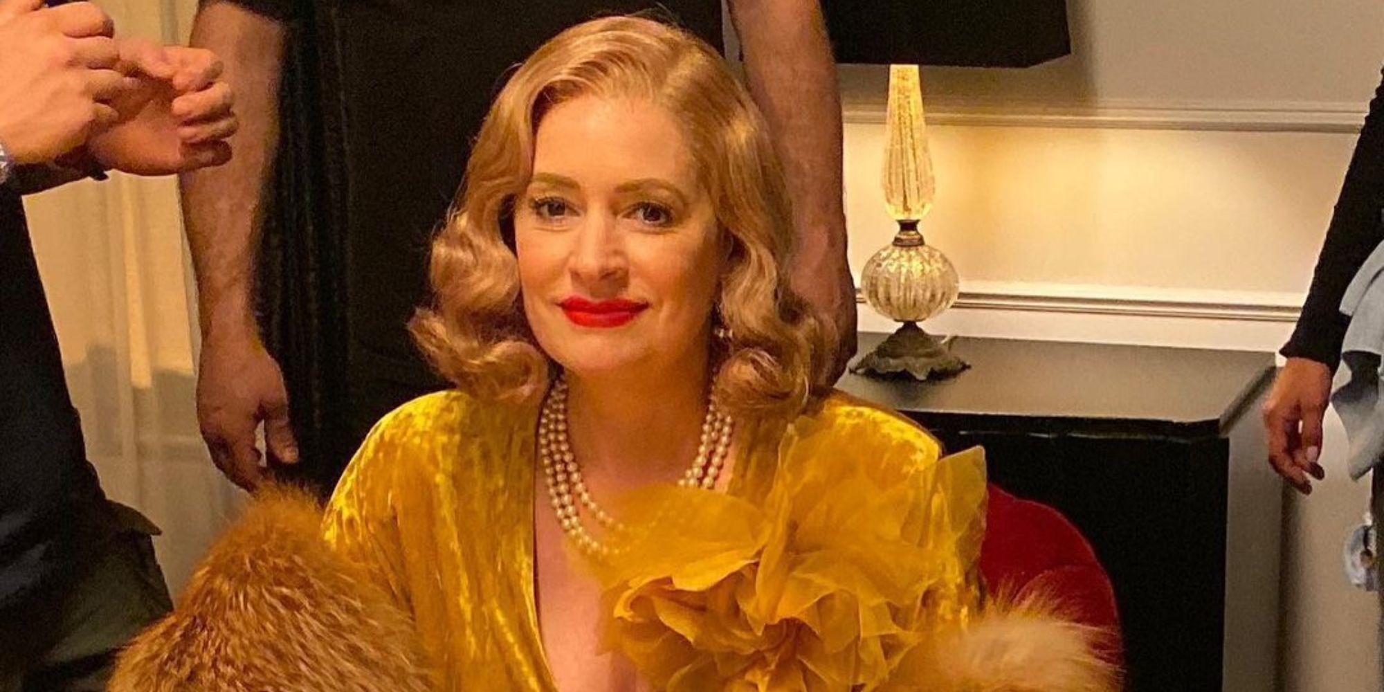 A blonde woman dress in golden era costume