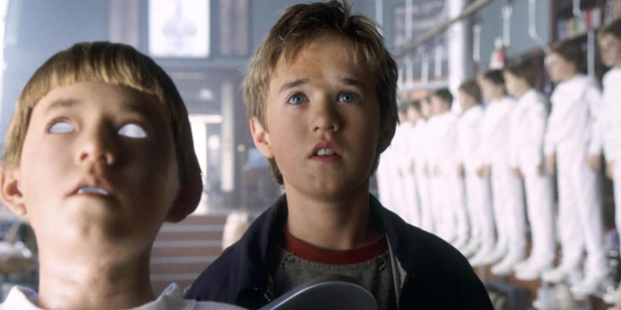 Haley Joel Osment with other robot children in A.I. Artificial Intelligence.