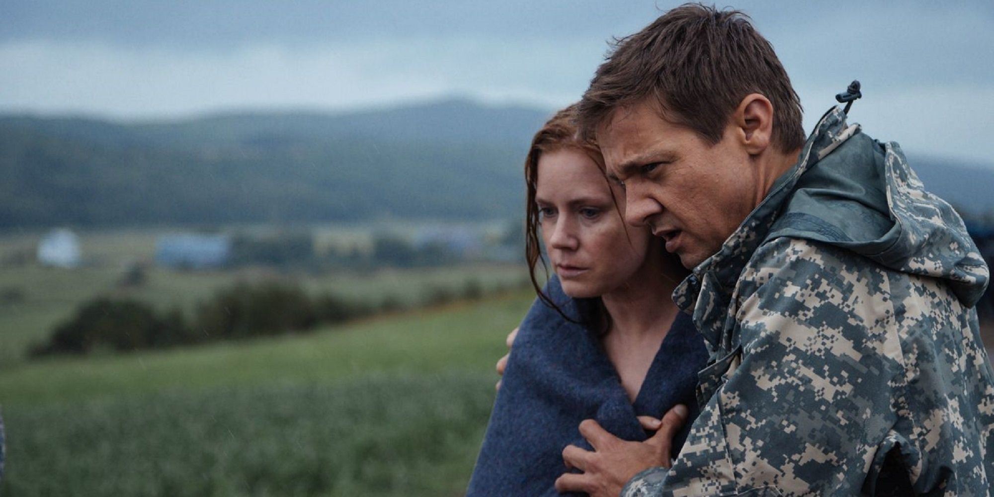 Amy Adams and Jeremy Renner hugging in Arrival.