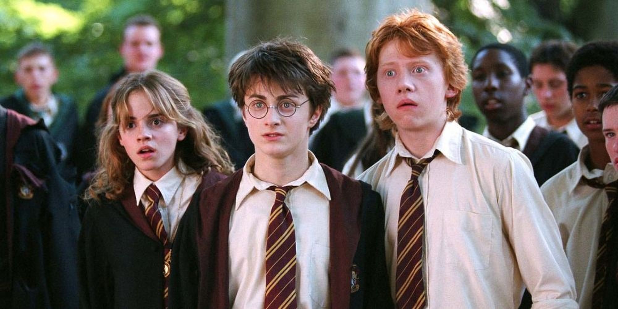 Hermione, Harry, and Ron looking in the same direction with confused expressions in Harry Potter and the Prisoner Of Azkaban.