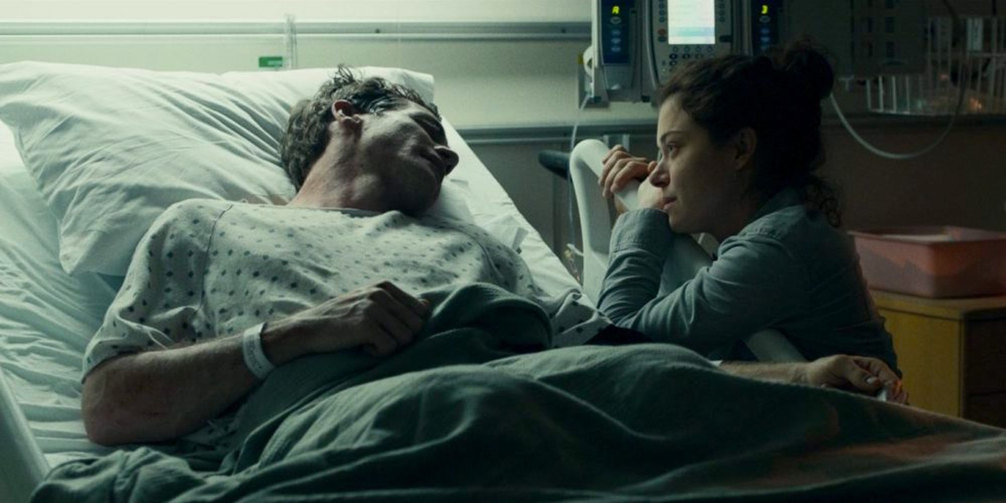Jake Gyllenhaal laying in hospital as Jeff Bauman in Stronger