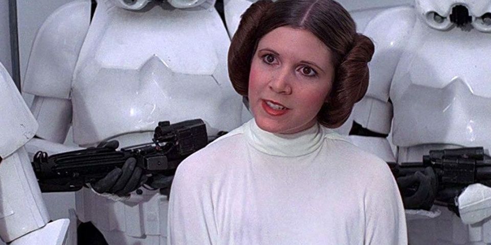 La princesse Leia dans Un nouvel espoir, accompagnée d'un groupe de Stormtroopers.