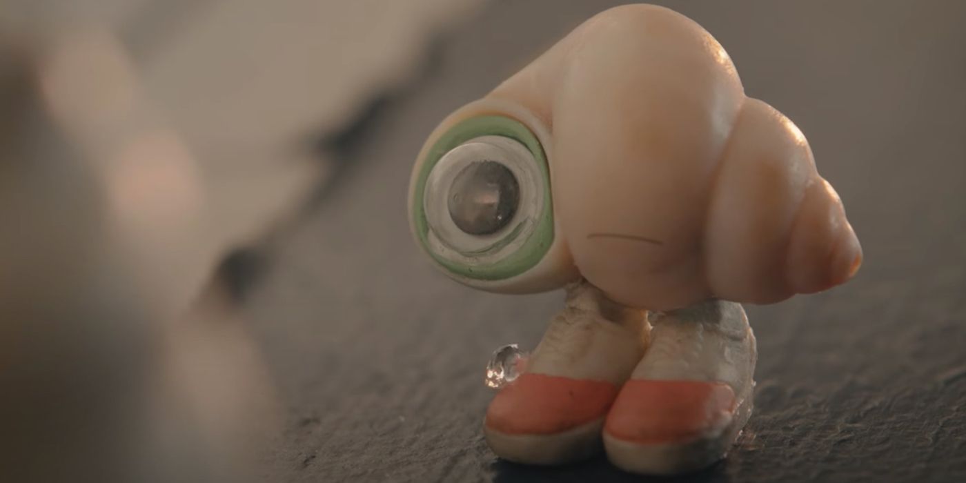 Marcel the Shell stands on the desk in ``Marcel the Shell with Shoes On.''