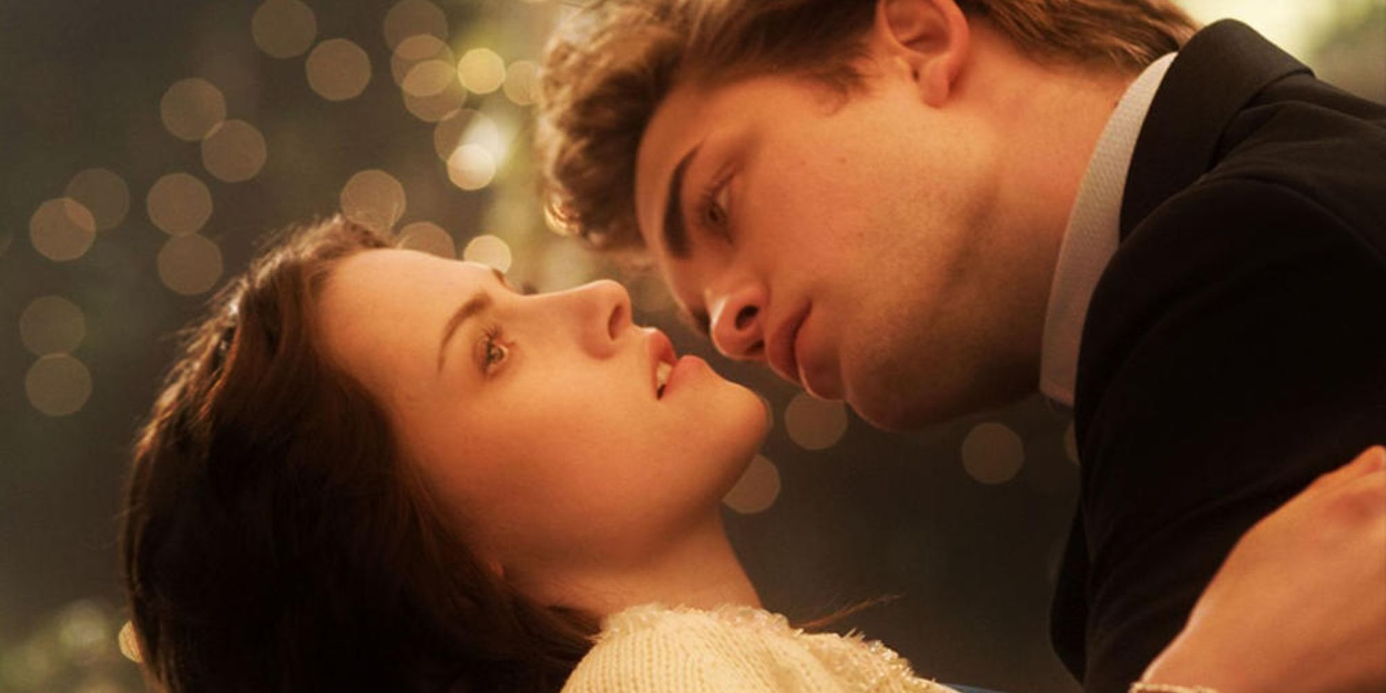 Edward (Robert Pattinson) leaning down intensely as Bella (Kristen Stewart) tilts her head back in Twilight