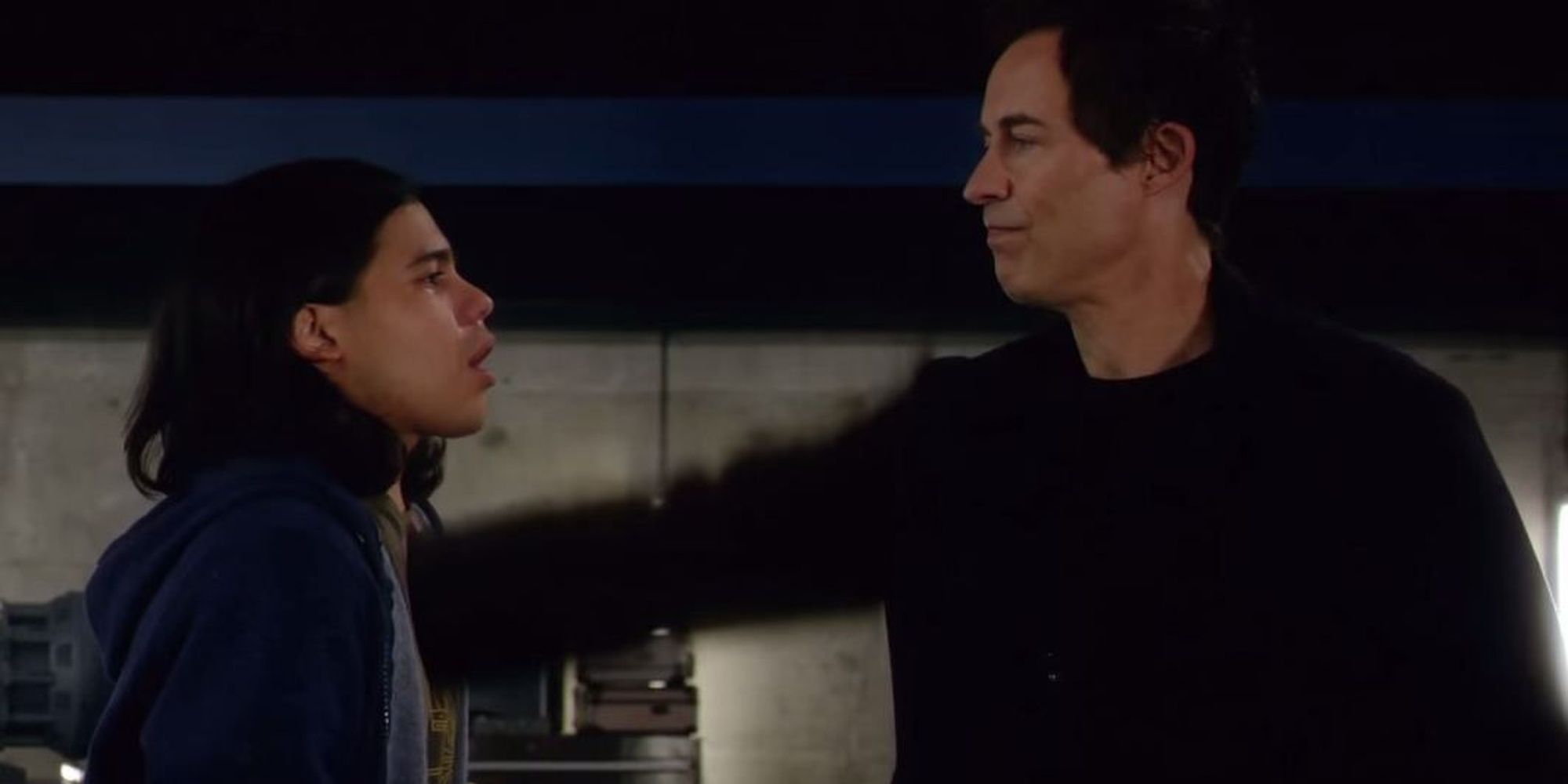 The Flash Cisco is killed when eobard phases him through the chest