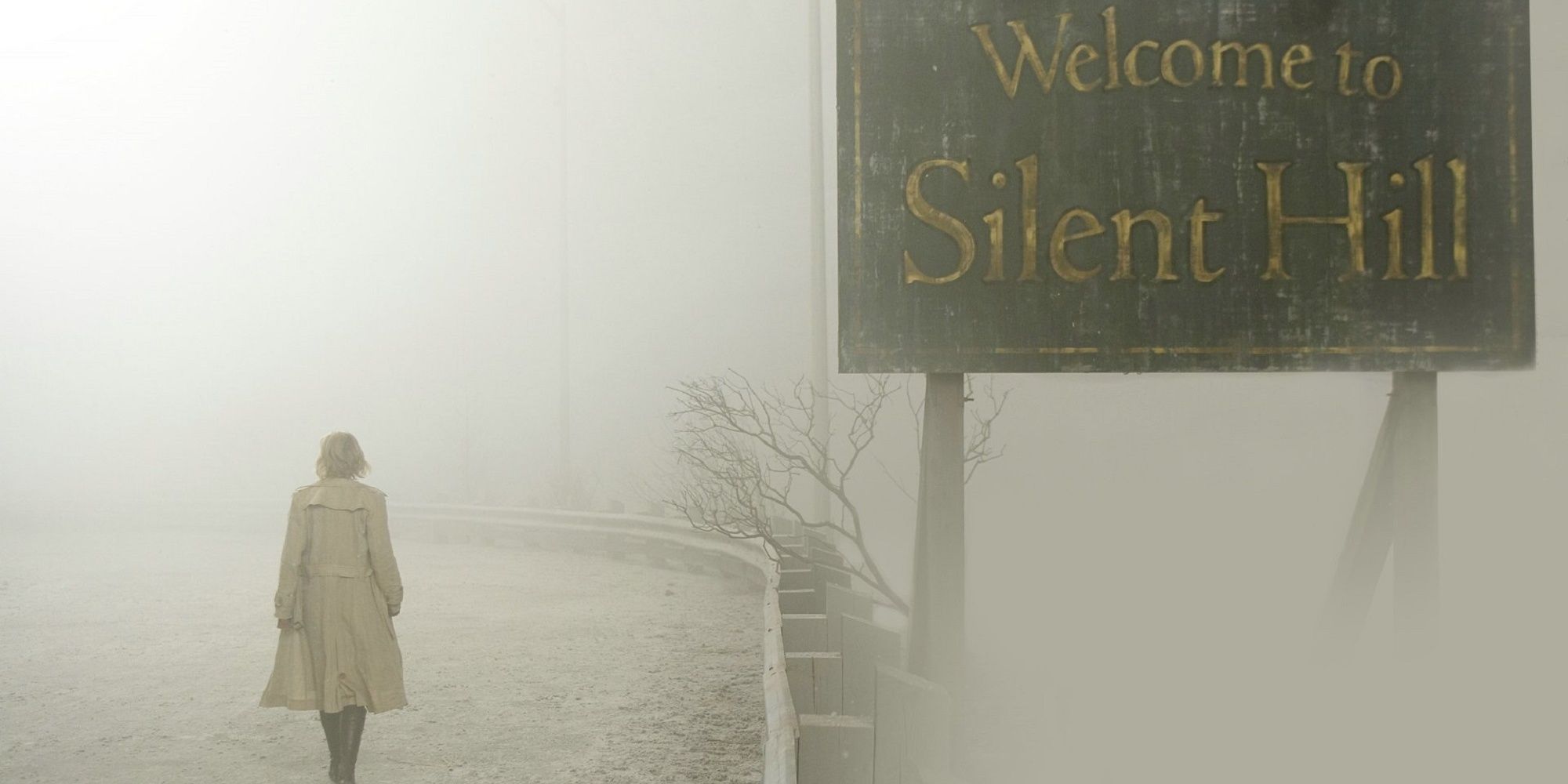Panneau de bienvenue à Silent Hill dans le brouillard de 'Silent Hill'.