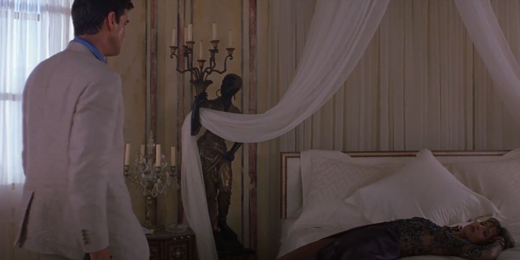 Bond stands over a dead Elektra