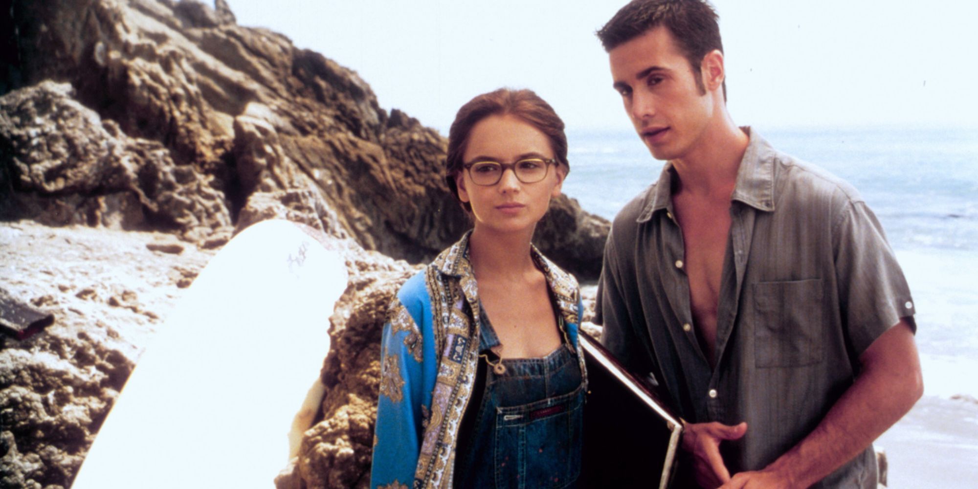 Zack and Laney at the beach in She's All That
