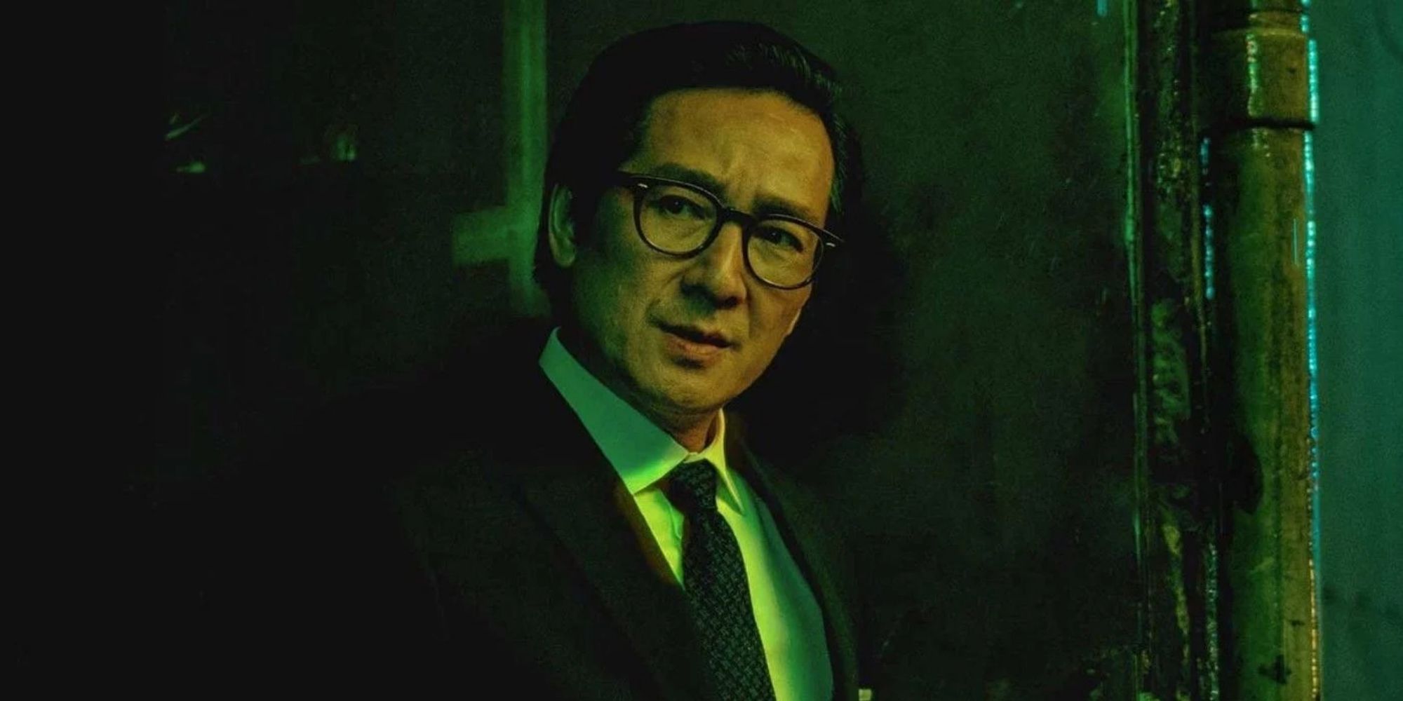 Waymond Wang (Ke Huy Quan) en homme d'affaires dans 'Everything Everywhere All At Once' (2022).