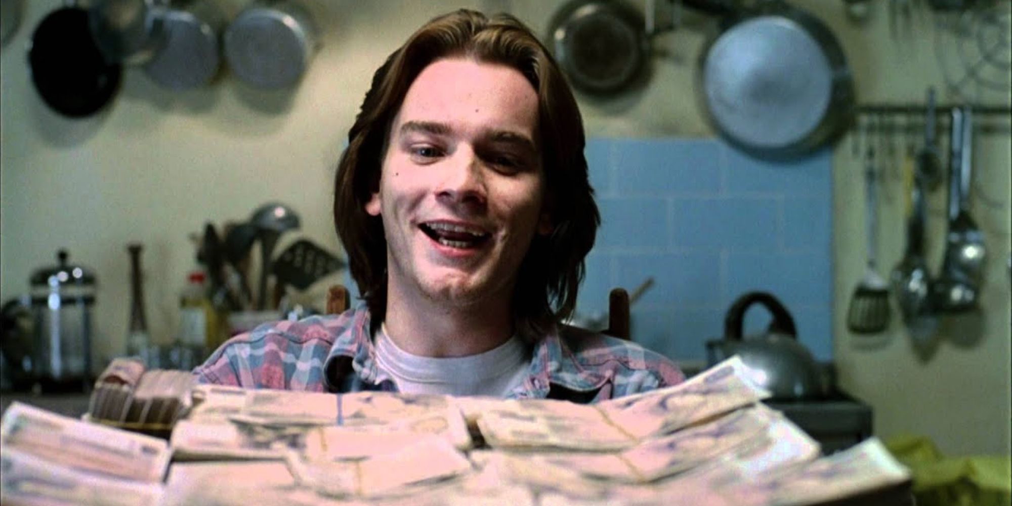 Ewan McGregor as Alex Law with money in Shallow Grave