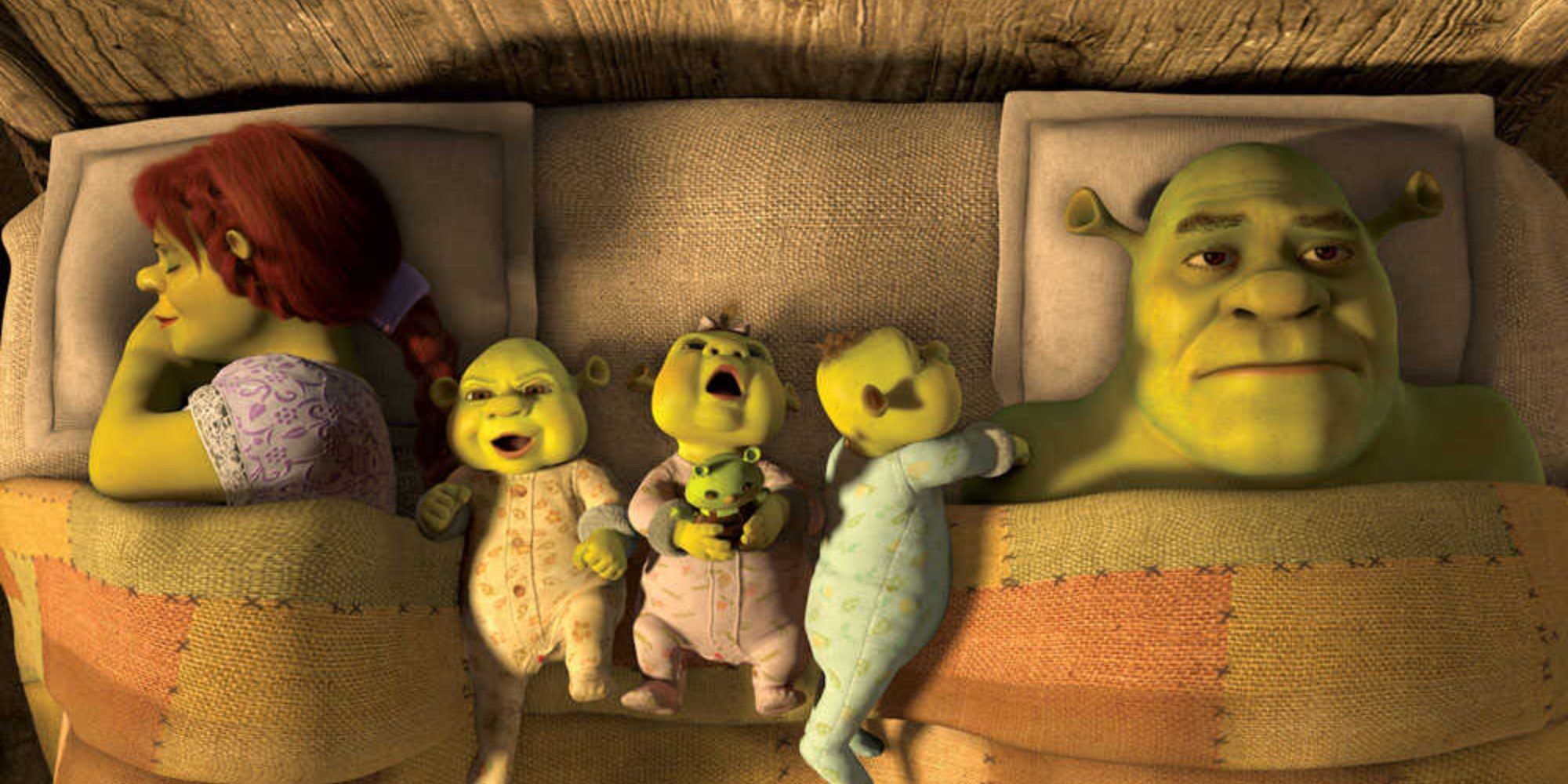 Shrek e Fiona na cama com seus filhos em Shrek Forever After