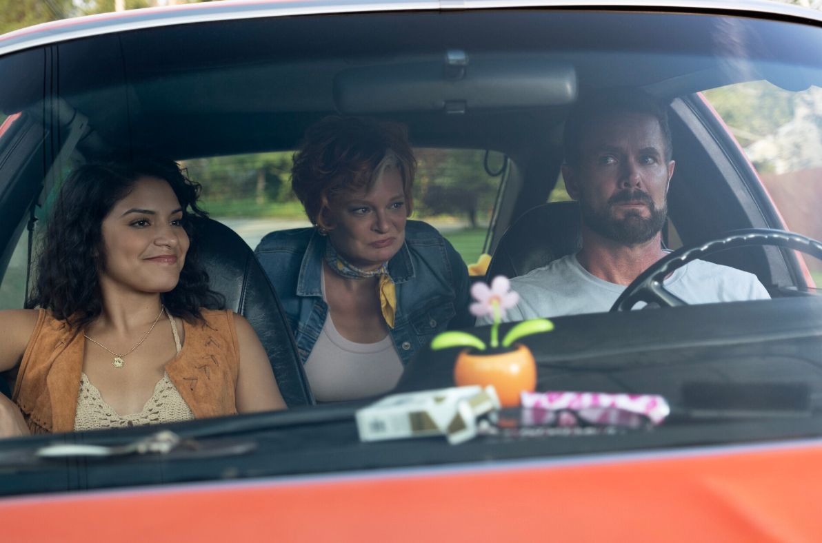 Sprung Image Reunites Raising Hope Stars Martha Plimpton & Garret Dillahunt