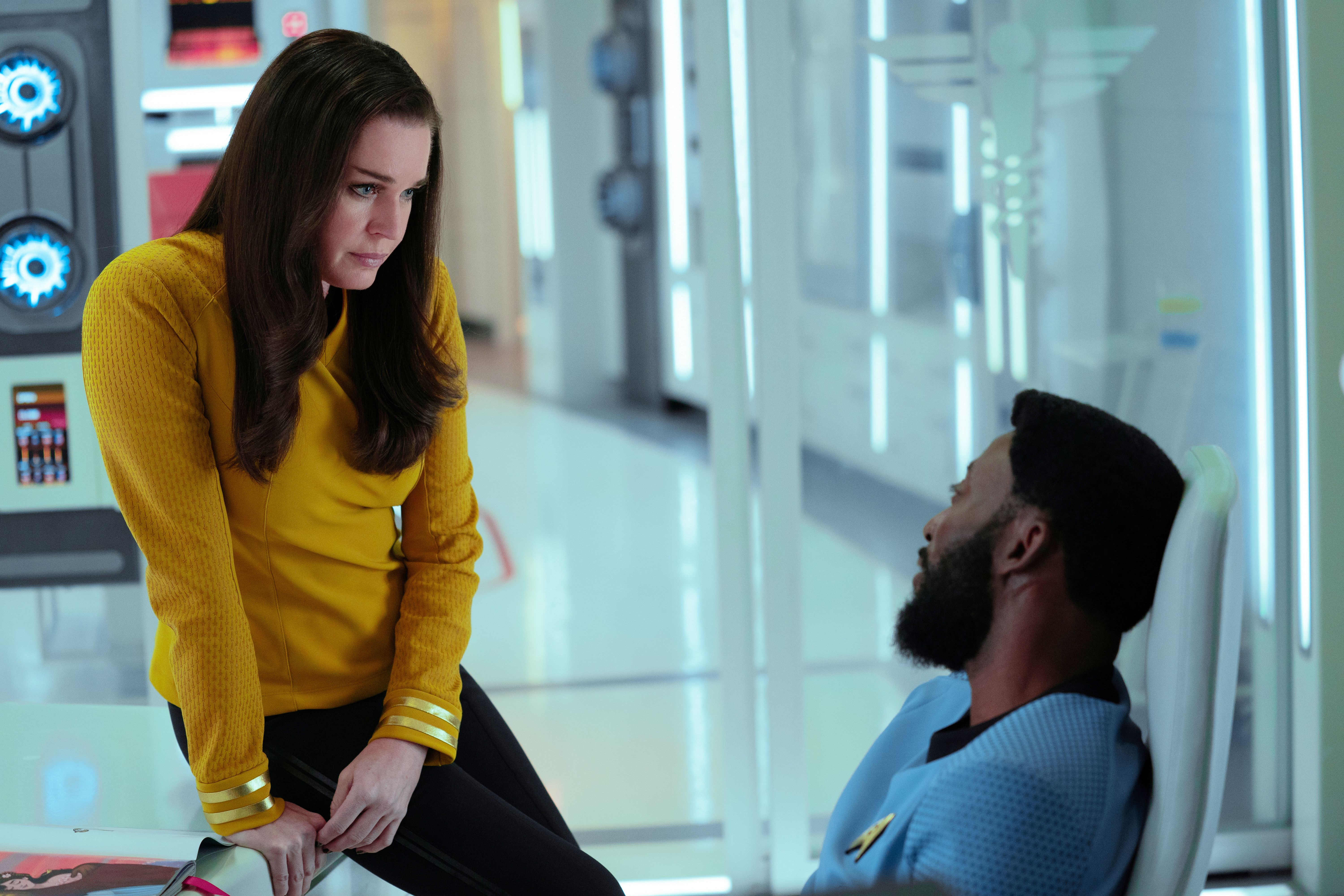 star trek strange new worlds rebecca romijn babs olusanmokun
