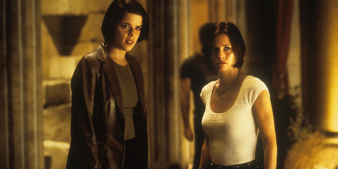 Neve Campbell and Courtney Cox in Scream 2