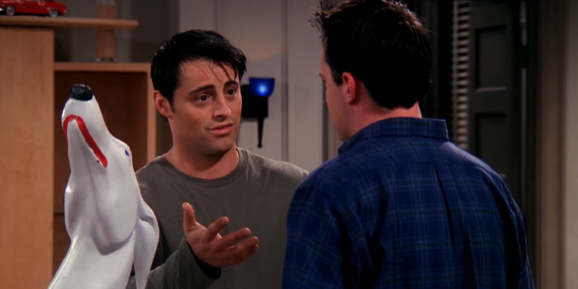 Joey talking to Chandler