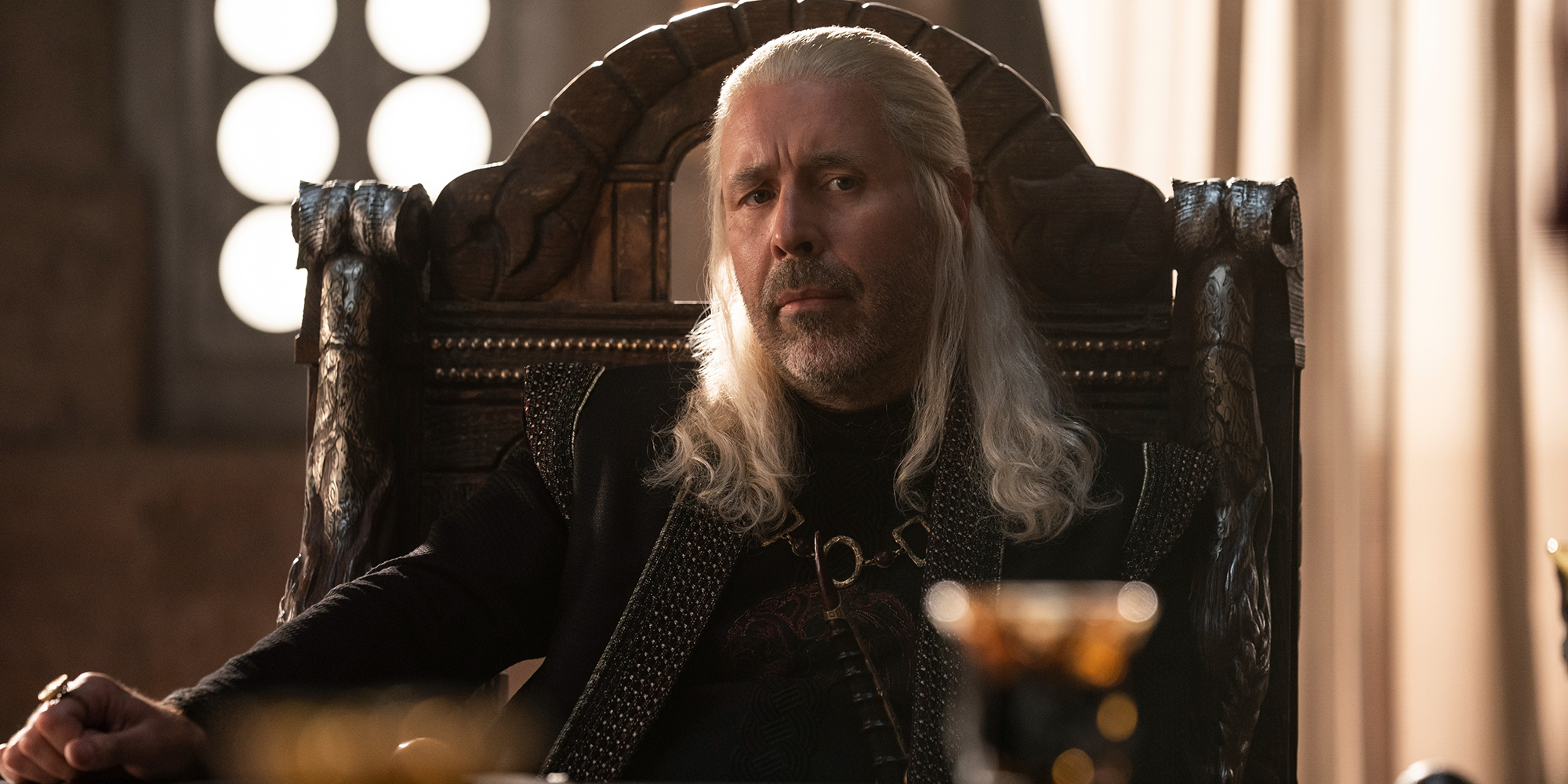 Paddy Considine como Viserys Targaryen