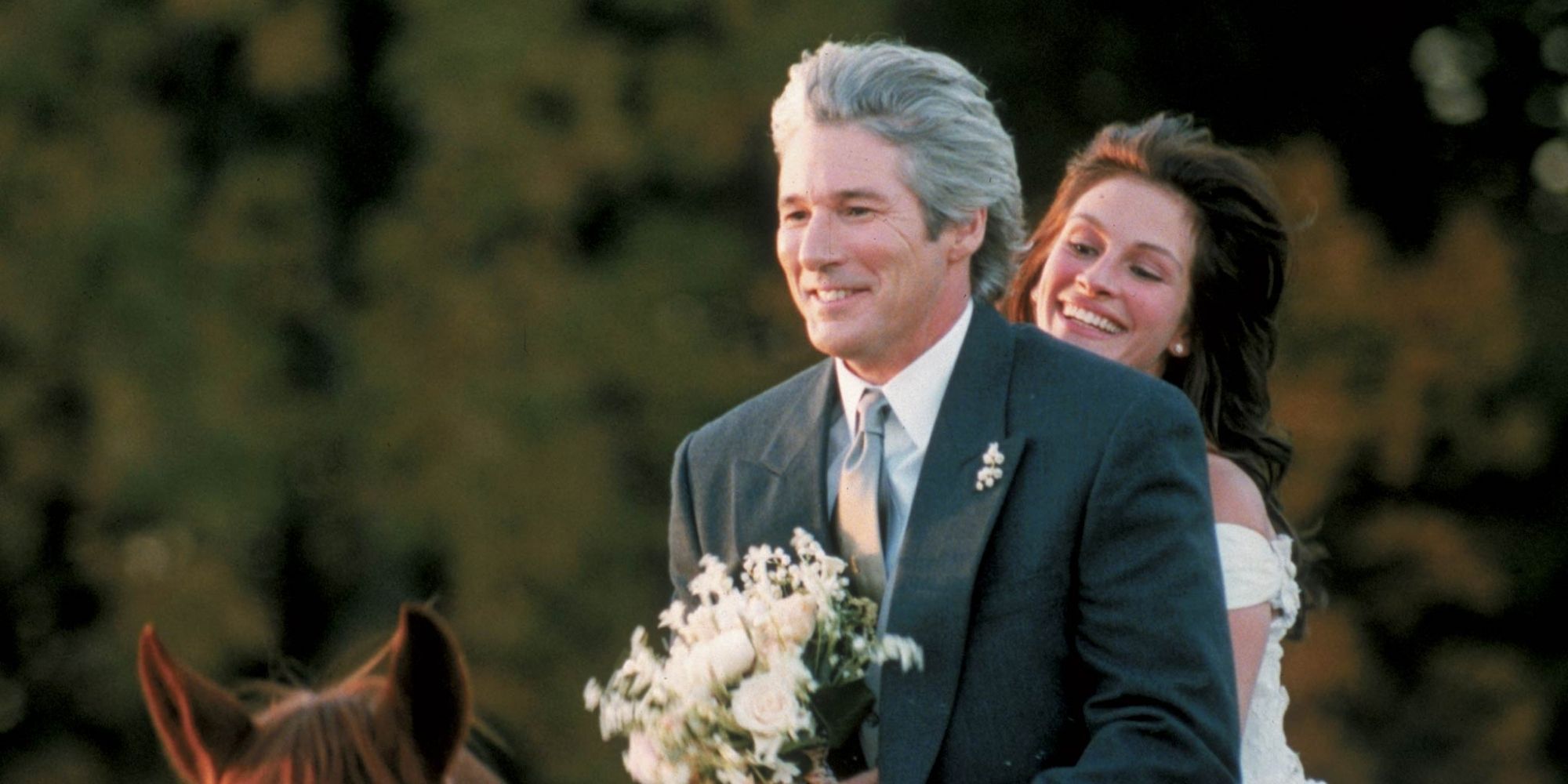 Ike (Richard Gere) and Maggie (Julia Roberts) riding a horse in Runaway Bride 