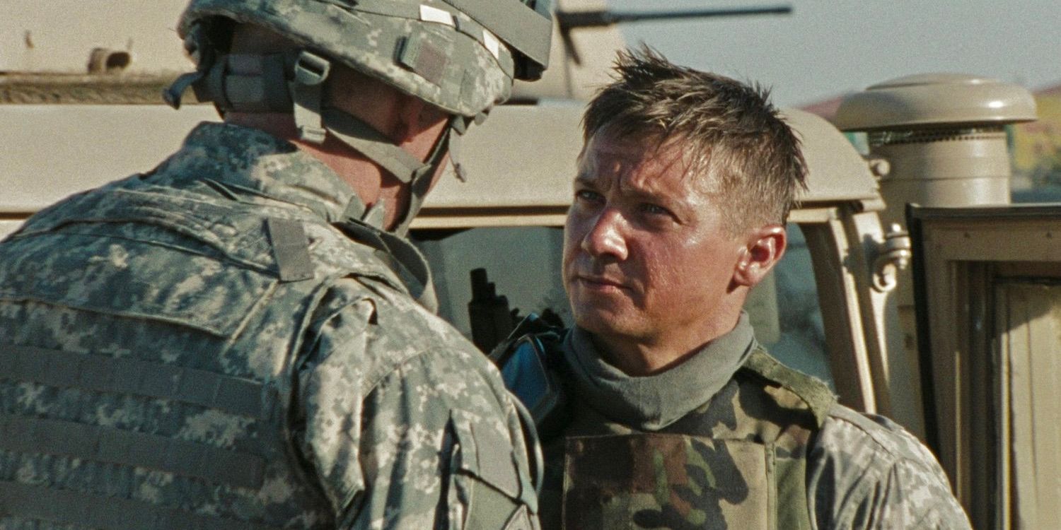 Jeremy Renner in uniform talking to another man in a scene from The Hurt Locker.