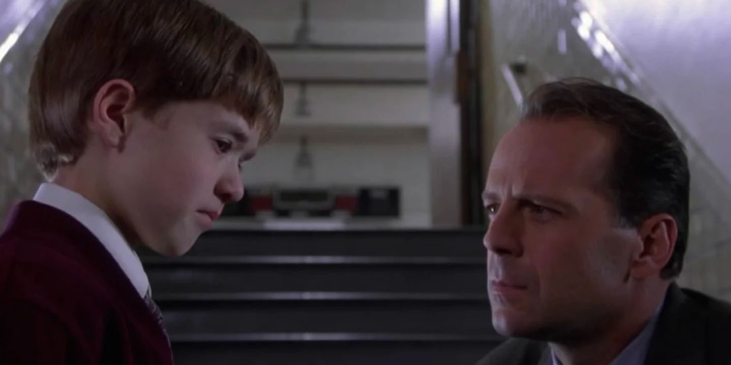 Child psychologist Malcolm Crowe (Bruce Willis) talks with his patient Cole Sear (Haley Joel Osment).